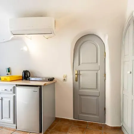 Ersi Aparthotel 3*